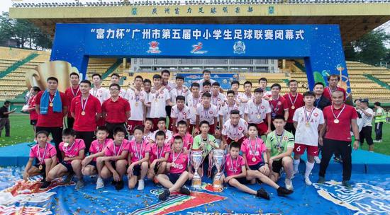  球迷文化蓬勃发展，主场氛围愈发热烈