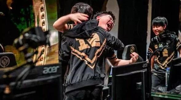  电竞天才少年横空出世，单场五杀震撼全场  