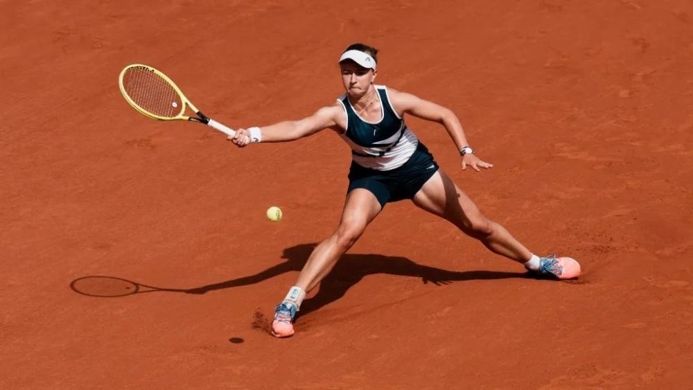  克雷吉茨科娃双打配合精妙，澳网女双搭档捧杯