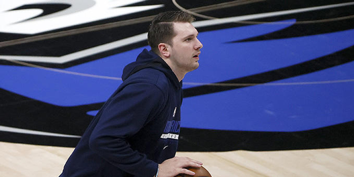  东契奇超神发挥独行侠轻取开拓者