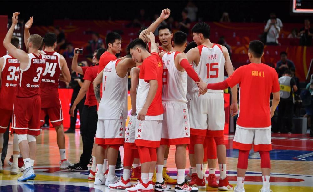  男篮亚洲杯预选赛，中国队完胜伊朗