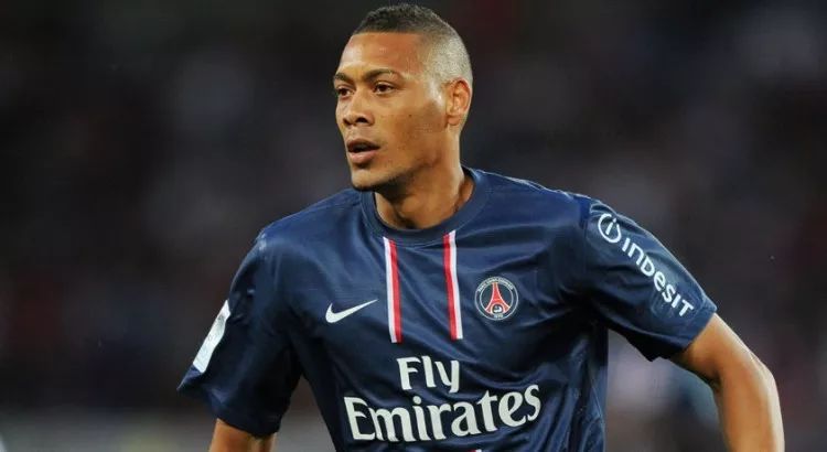  巴黎圣日耳曼主场大胜登顶