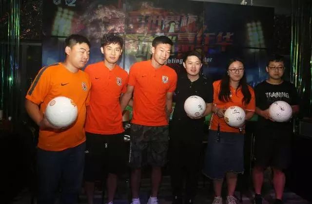  FIFA Online电竞世界杯开踢，虚拟绿茵场再现球星风采  