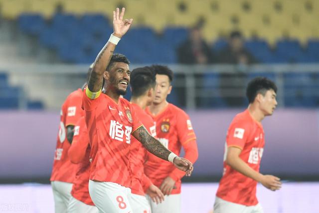  绿茵激战正酣，豪门球队强势争冠